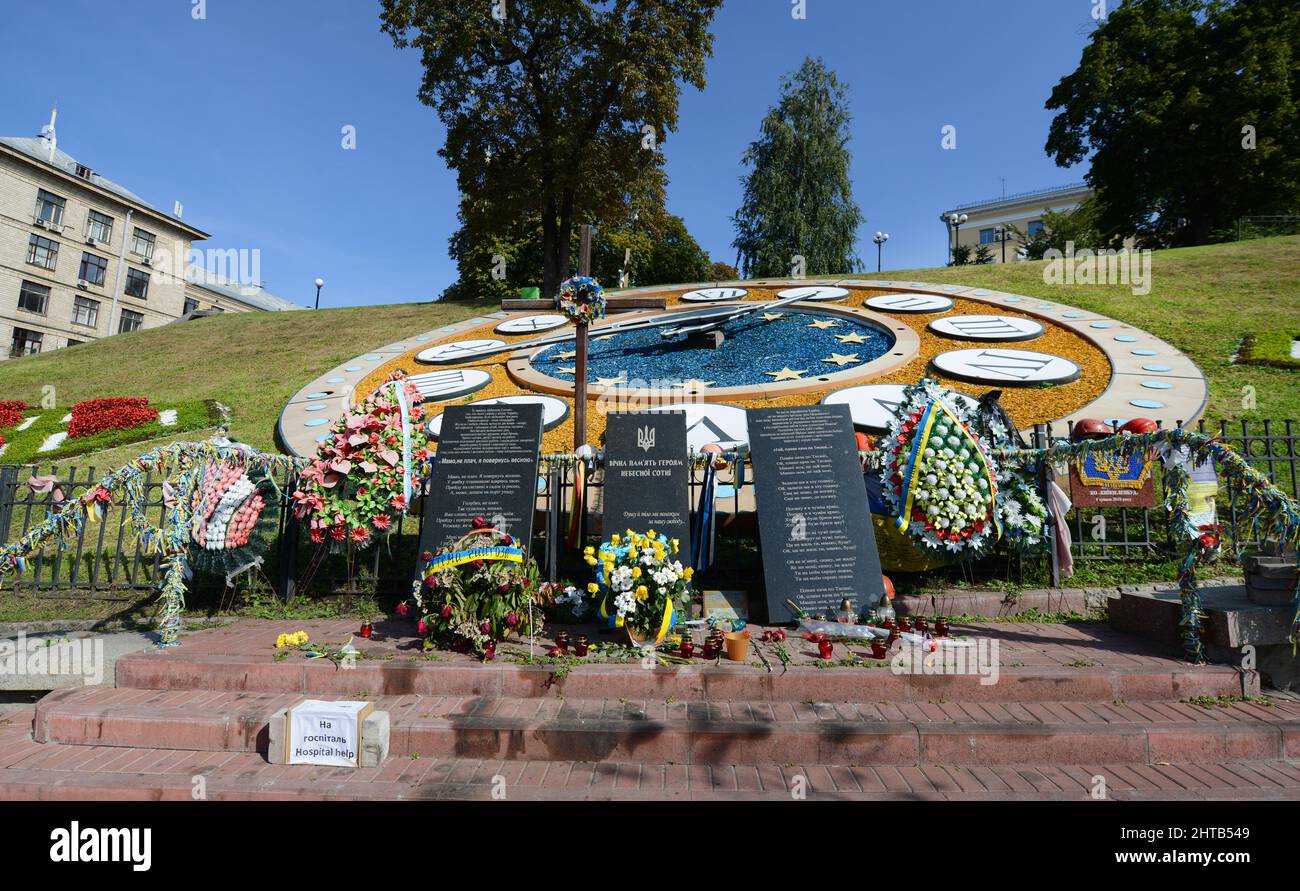 Monuments commémoratifs pour les manifestants morts pendant la Révolution de la dignité près de la place de l'indépendance à Kiev, en Ukraine. Banque D'Images