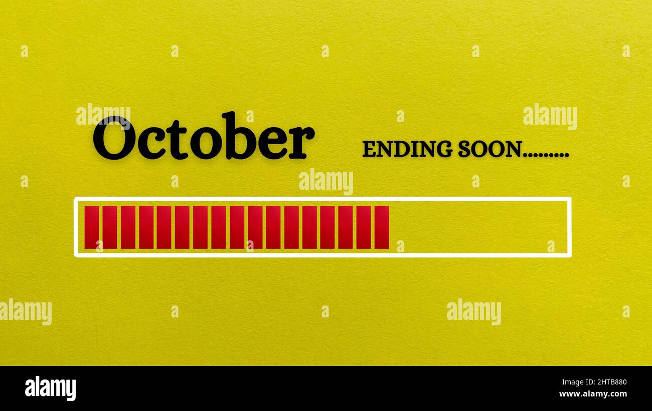 Vue de dessus de la barre de chargement indiquant la fin du mois d'octobre avec un arrière-plan en papier jaune. Banque D'Images