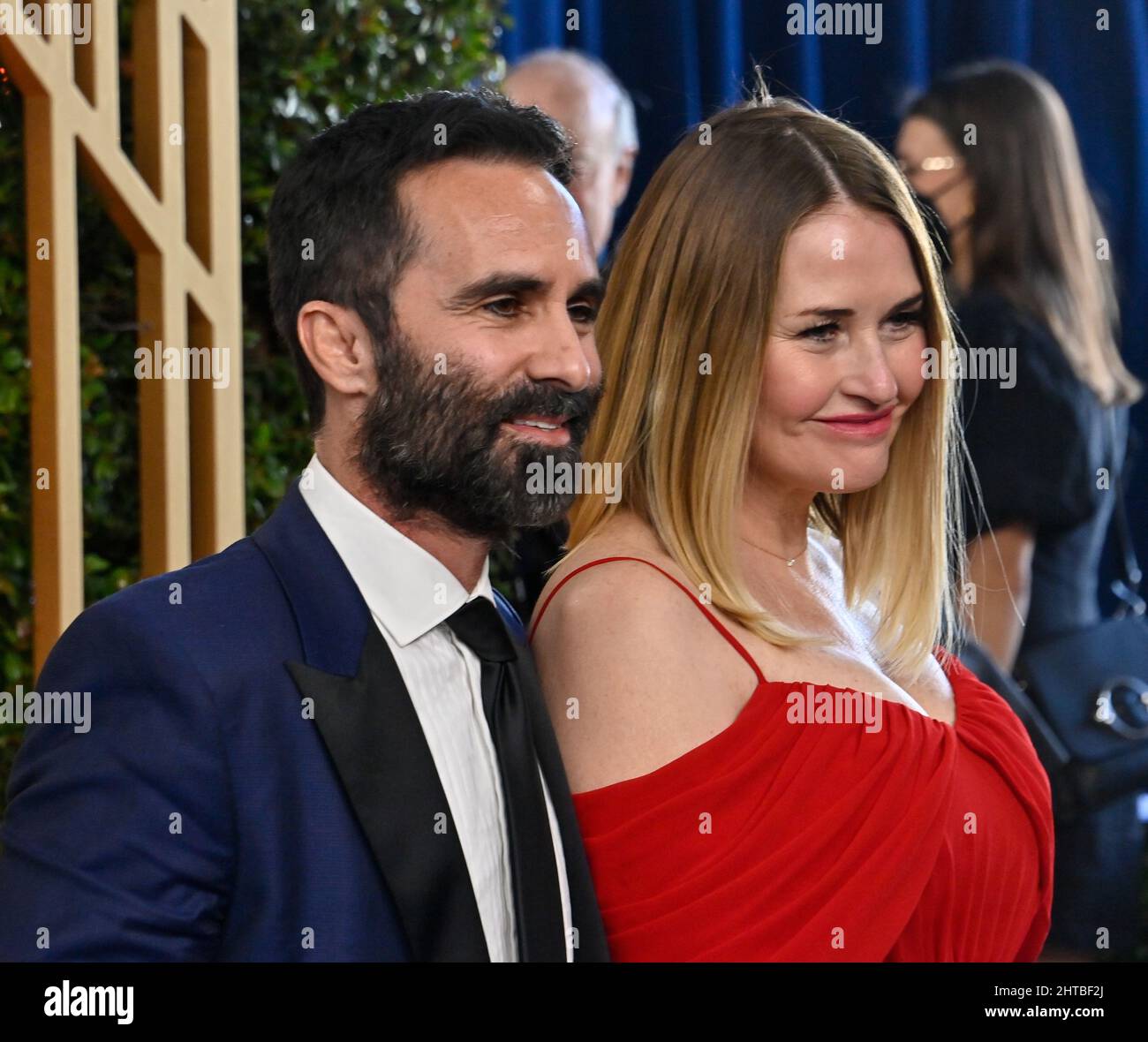 Santa Monica, États-Unis. 28th févr. 2022. Nestor Carbonell et Shannon Kenny assistent aux prix annuels 28th de la SAG, qui ont eu lieu au Barker Hangar de Santa Monica, en Californie, le dimanche 27 février 2022. Les prix de la Guilde des acteurs de l'écran ont été diffusés en direct sur TNT et TBS. Photo de Jim Ruymen/UPI crédit: UPI/Alay Live News Banque D'Images