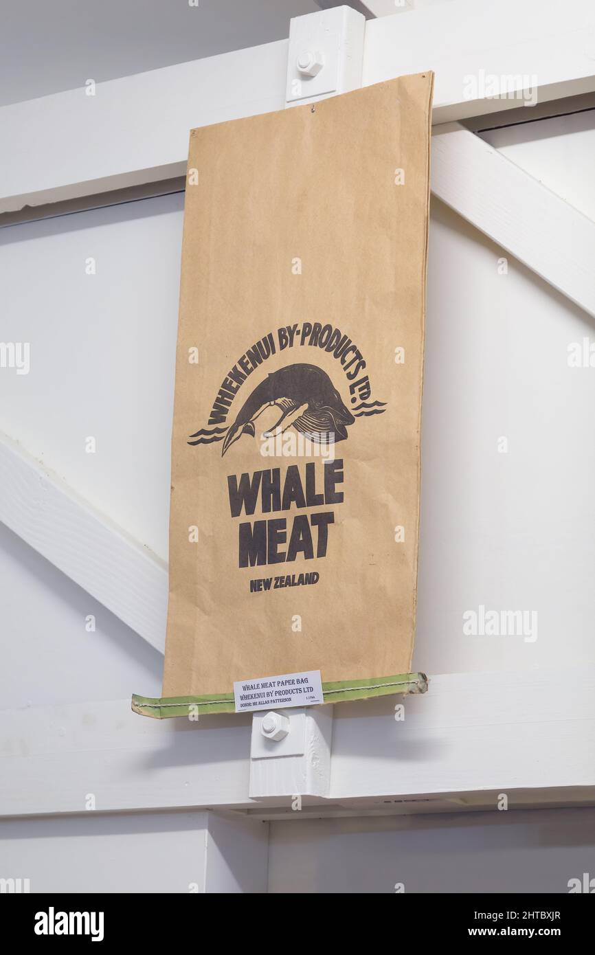 Un vieux sac en papier pour le stockage de la viande de baleine, conservé au Picton Heritage and Whaling Museum, Picton, Nouvelle-Zélande Banque D'Images