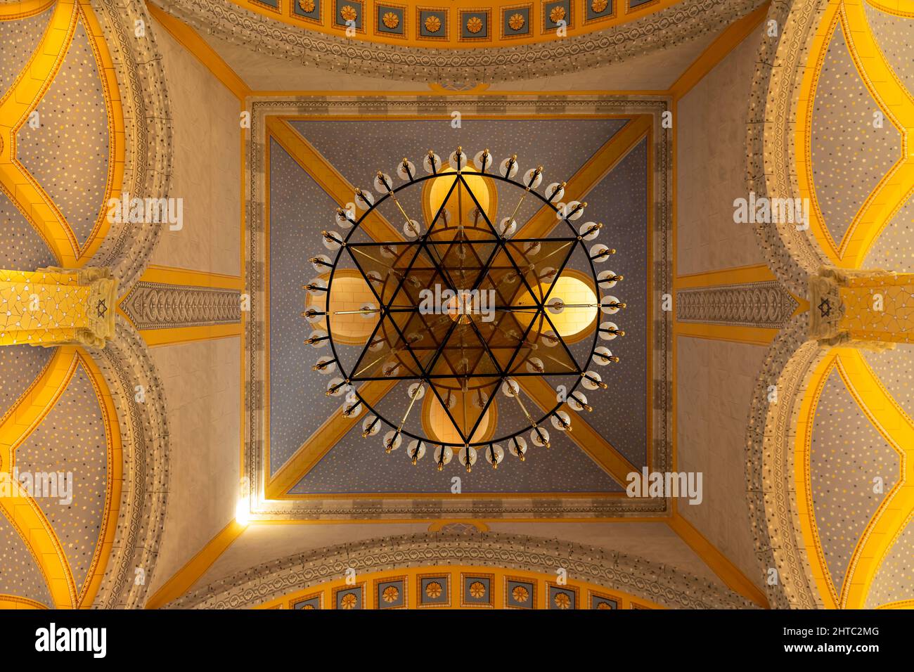 EDIRNE, TURQUIE, 23 DÉCEMBRE 2021 : extérieur de la grande synagogue (edirne buyuk sinangog) vue dans la ville d'Edirne, en Turquie. Banque D'Images