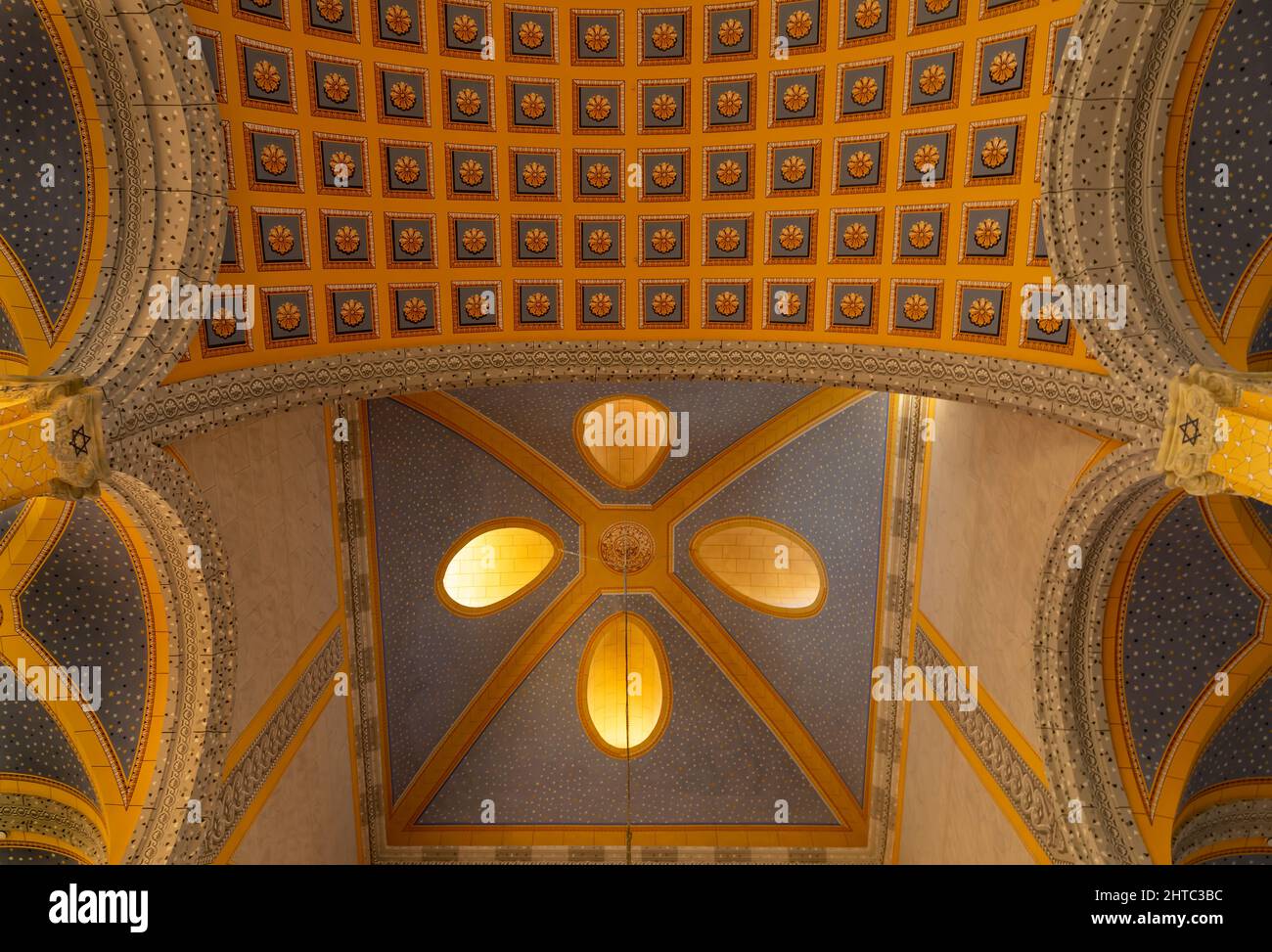 EDIRNE, TURQUIE, 23 DÉCEMBRE 2021 : extérieur de la grande synagogue (edirne buyuk sinangog) vue dans la ville d'Edirne, en Turquie. Banque D'Images