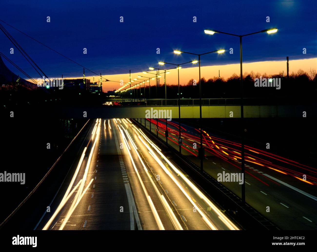 Autobahn Freeway Light Trails, Munich, haute-Bavière, Allemagne Banque D'Images
