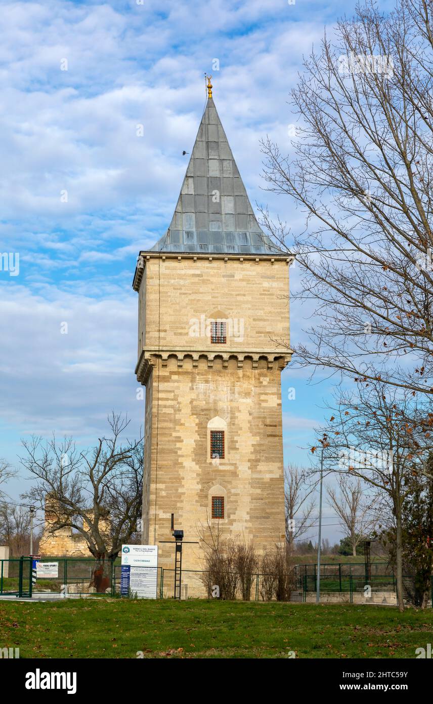 EDIRNE, TURQUIE, 23 DÉCEMBRE 2021 : Tour de justice à Sarayici Arena de la ville d'Edirne Banque D'Images