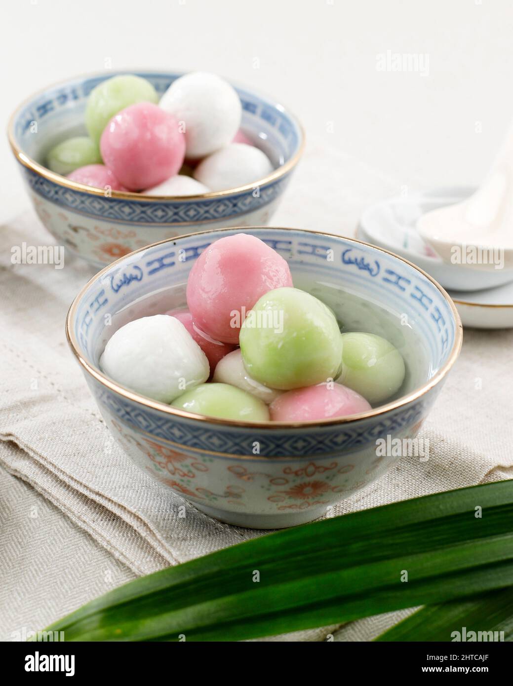 Wedang Ronde Jahe est des boules de riz gluant avec du gingembre et du sirop de sucre de palme. Populaire comme Tangyuan dans la culture chinoise, mangez au Festival Dongzhi, Imlek, an Banque D'Images