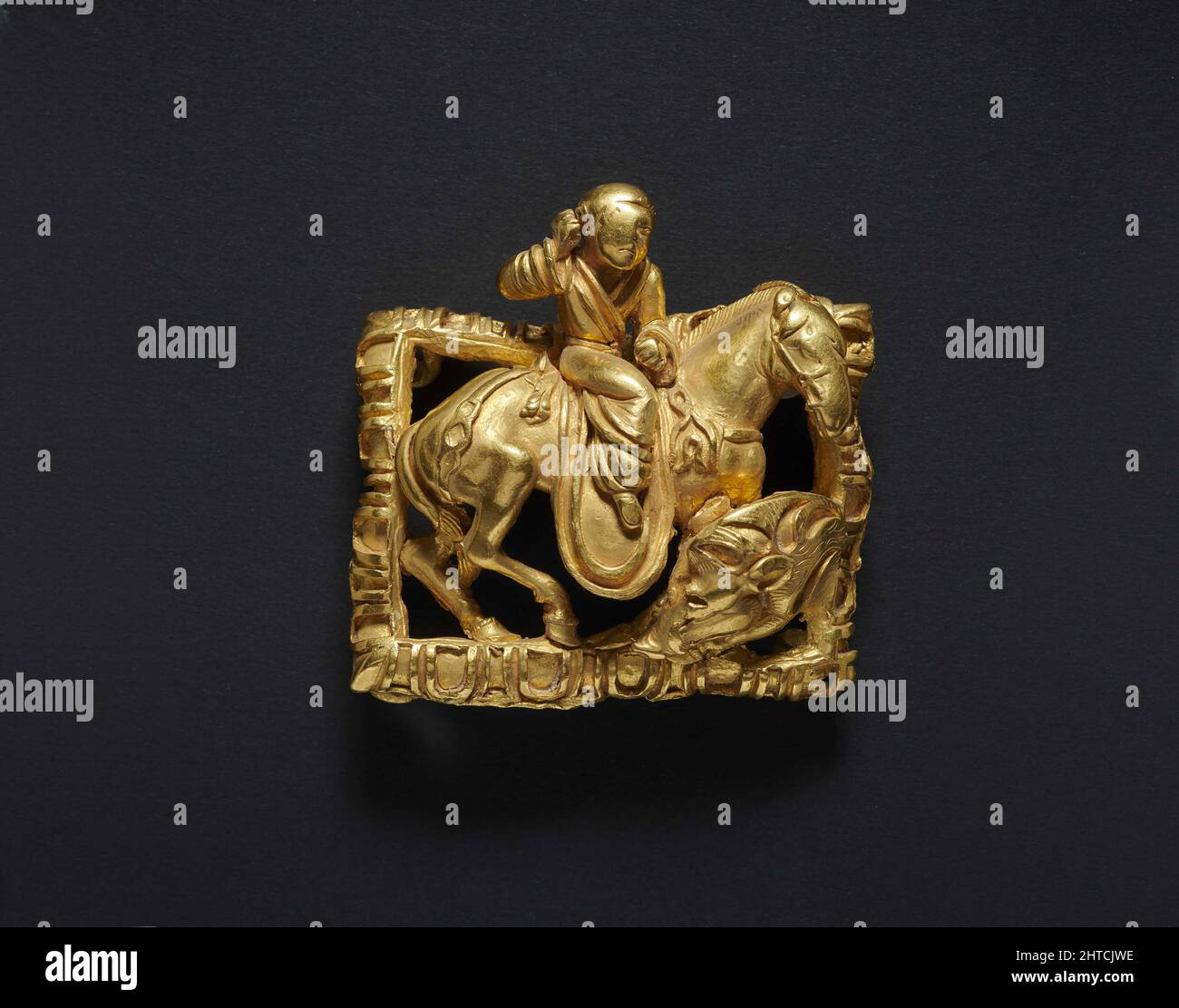 Boucle avec scène de chasse de sanglier, 2nd-1st siècle BCE . Trouvé dans la Collection du Musée national des antiquités du Tadjikistan, Douchanbé. Banque D'Images