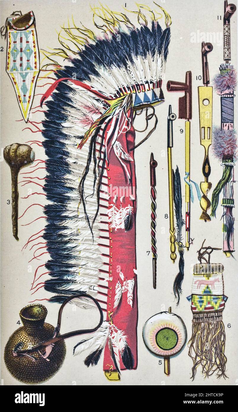 Le capot de Red Cloud en plumes de guerre. Douglas’s Tobacco Pouch, Pipes, et c. D'après le livre « nos Indiens sauvages; trente-trois ans d'expérience personnelle parmi les hommes rouges du grand Ouest » par Richard Irving Dodge, Richard Irving Dodge (19 mai 1827 – 16 juin 1895) était un colonel de l'armée des États-Unis. Dodge est né en Caroline du Nord[1] et est mort après une longue et réussie carrière dans l'armée américaine. Il a commencé comme cadet en 1844 et a pris sa retraite comme colonel le 19 mai 1891. Publié A. D. Worthington and Company, 1883, Hartford, Connecticut Banque D'Images