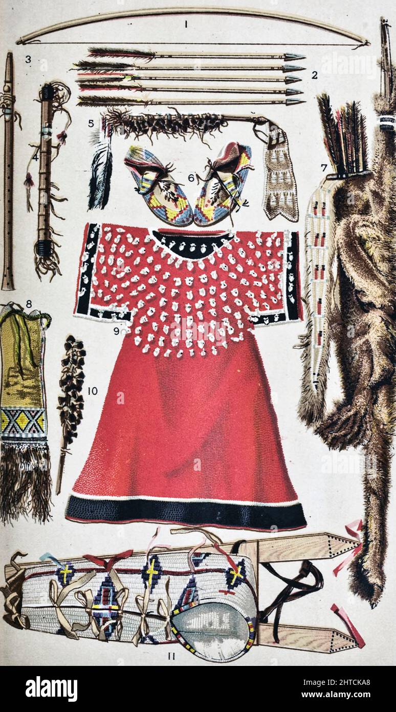 Squaw's Dress, musical instruments, Cradle, etc. Du livre « nos Indiens sauvages; trente-trois ans d'expérience personnelle parmi les hommes rouges du grand Ouest » par Richard Irving Dodge, Richard Irving Dodge (19 mai 1827 – 16 juin 1895) était un colonel de l'armée des États-Unis. Dodge est né en Caroline du Nord[1] et est mort après une longue et réussie carrière dans l'armée américaine. Il a commencé comme cadet en 1844 et a pris sa retraite comme colonel le 19 mai 1891. Publié A. D. Worthington and Company, 1883, Hartford, Connecticut Banque D'Images