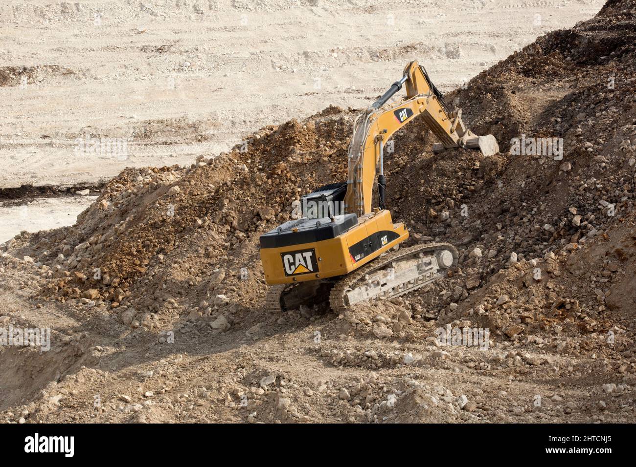 Équipements de terrassement lourds permettant de dégager le sol pour un projet de génie civil à grande échelle Banque D'Images