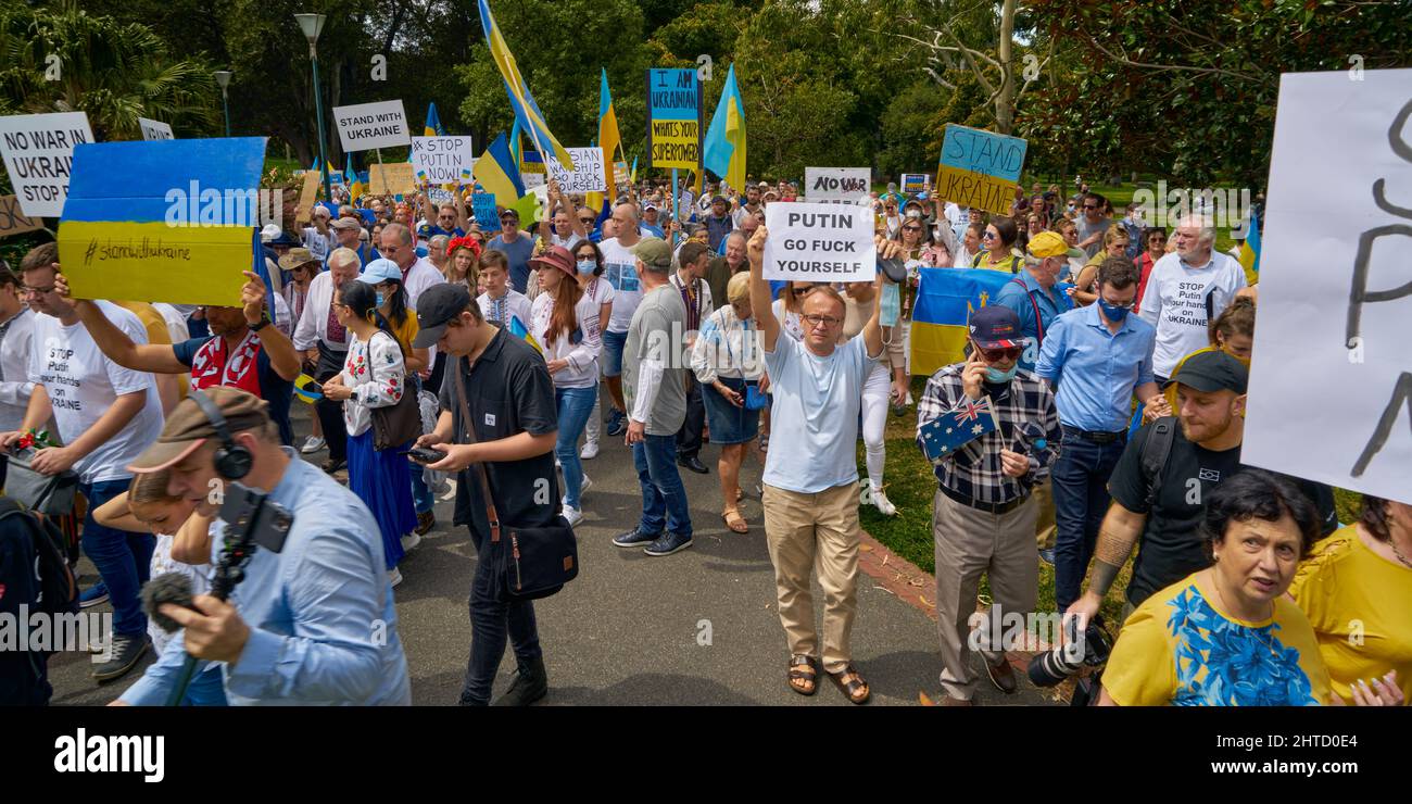 Rallye, 27 février, Melbourne, Australie, en soutien de l'Ukraine et du peuple ukrainien après que la Russie a commencé, c'est une invasion militaire dans le pays. Banque D'Images
