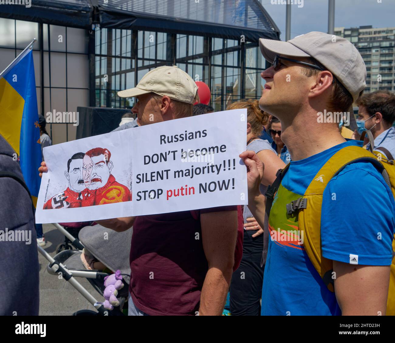 Rallye, 27 février, Melbourne, Australie, en soutien de l'Ukraine et du peuple ukrainien après que la Russie a commencé, c'est une invasion militaire dans le pays. Banque D'Images