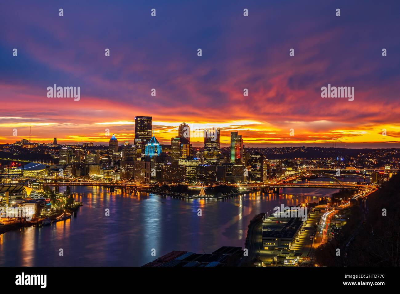 Vue panoramique sur le lever du soleil au-dessus de la ville de Pittsburgh en Allemagne Banque D'Images
