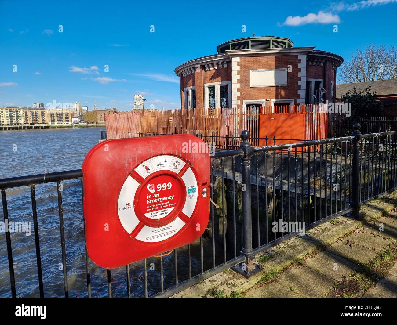 Un anneau de vie à côté de l'axe de ventilation du tunnel Rotherhithe Banque D'Images