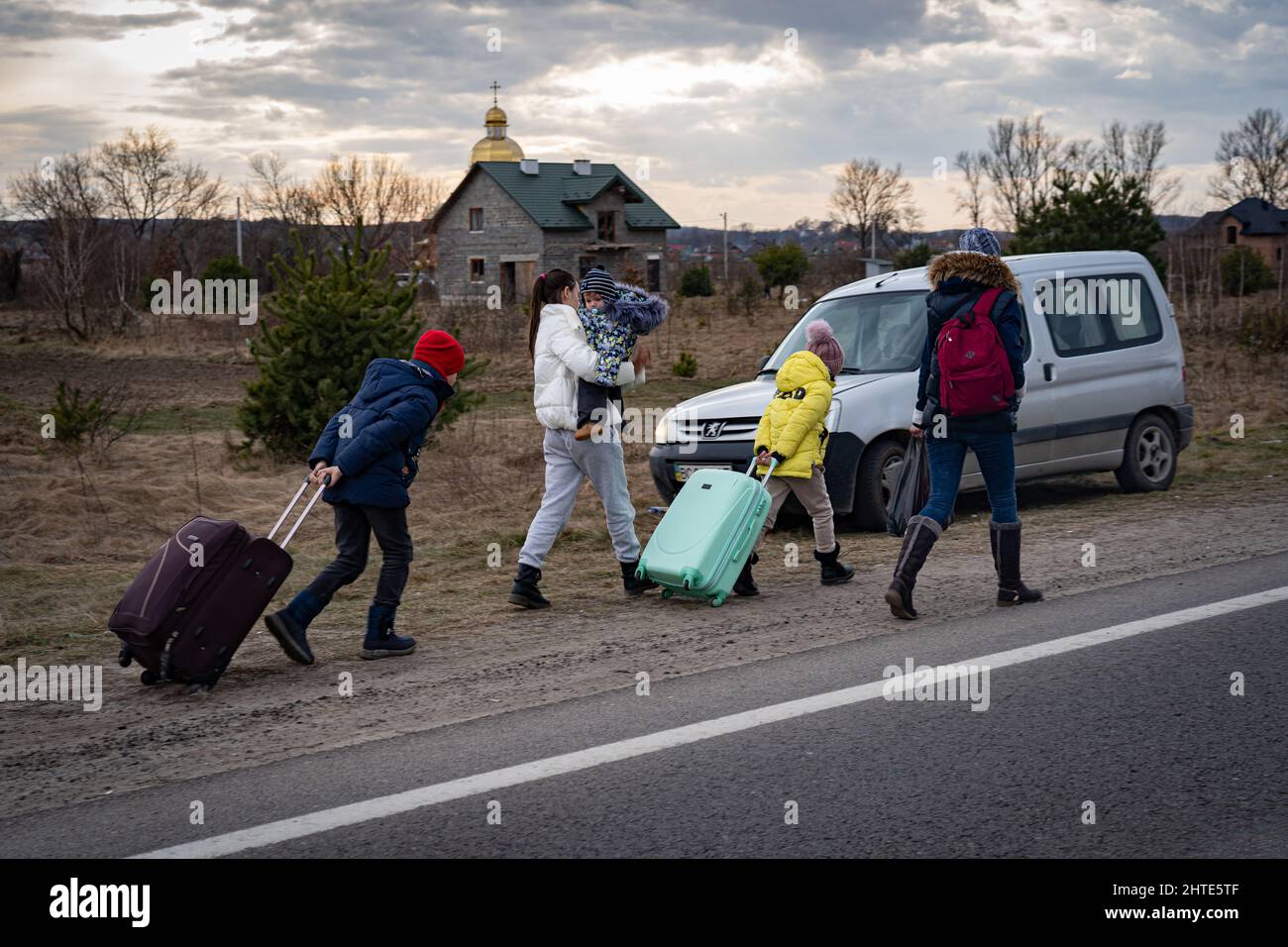 Le désespoir se développe à la frontière de l'Ukraine lorsque plus d'un demi-million de réfugiés quittent la guerre - Copyright: Bel Trew/The Independent (must Credit) Banque D'Images