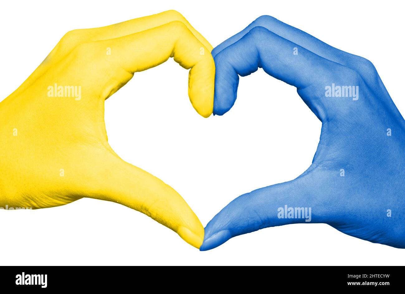 Drapeau ukrainien jaune et bleu sur les mains formant un coeur isolé sur fond blanc, Ukraine soutien de guerre Banque D'Images
