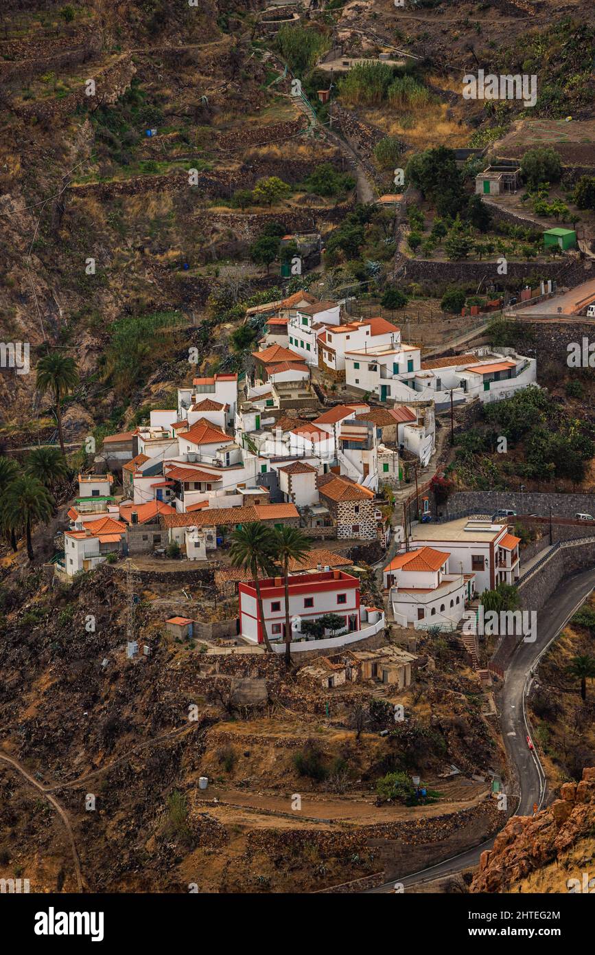 des routes étroites et précipitées mènent au petit village de montagne d'el carrizal de tejeda dans le centre de cumbre de gran canaria Banque D'Images