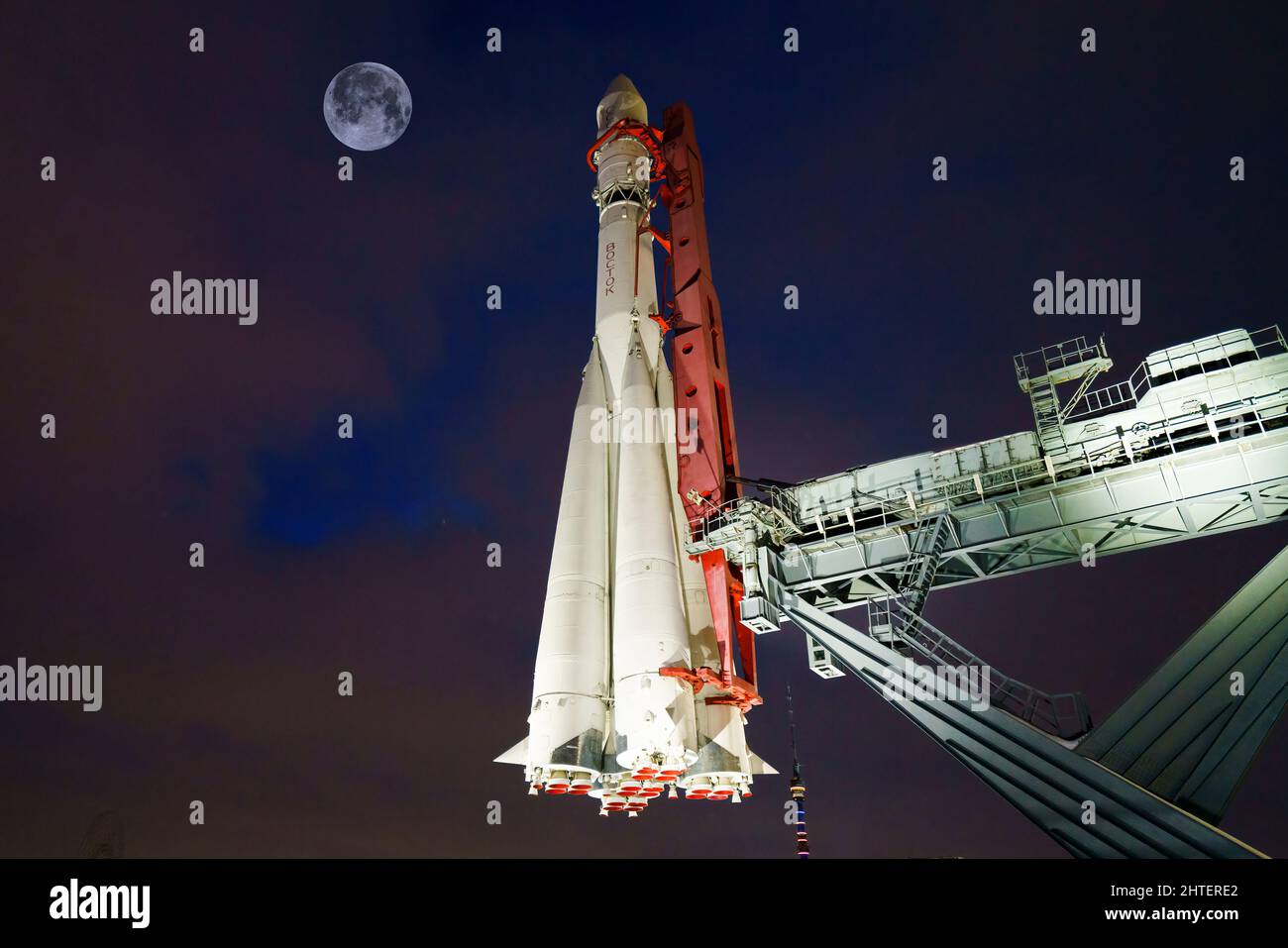 Moscou, Russie - 10 janvier 2022 - le véhicule de lancement spatial soviétique Vostock à l'exposition VDNKh.Fusée spatiale dans le parc VDNH à Moscou, Russie Banque D'Images