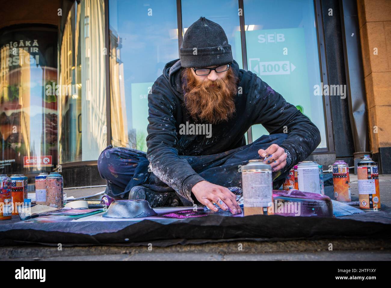 Peintre de chaussées, Riga, Lettonie, Europe de l'est Banque D'Images
