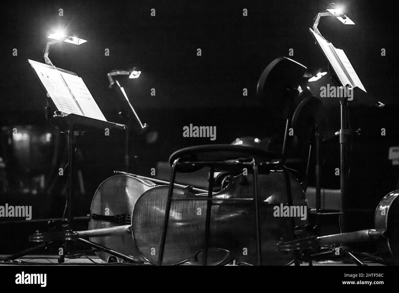 Attente d'un concert des musiciens Banque D'Images