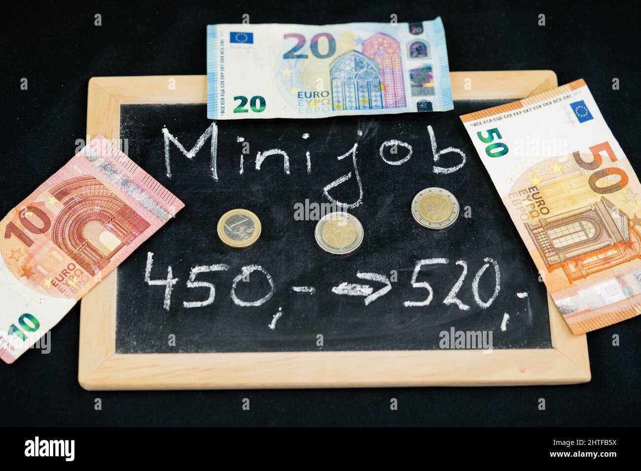 Minijob à partir de juillet 2022, le salaire brut hors taxe pour les employés à temps partiel passera de 450,00 euros à 520,00 euros Banque D'Images