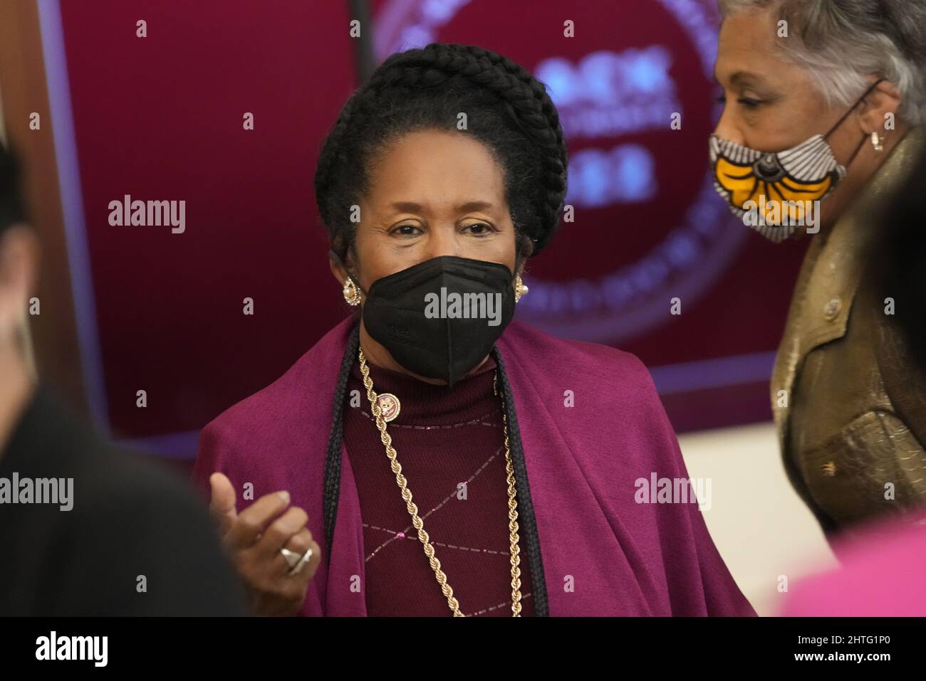 Washington, États-Unis d'Amérique. 28th févr. 2022. La représentante des États-Unis, Sheila Jackson-Lee (démocrate du Texas) attend l'arrivée du président américain Joe Biden, alors que lui et la première dame, le Dr Jill Biden, organisent une célébration du mois de l'histoire des Noirs dans la salle est de la Maison Blanche à Washington, DC, le lundi 28 février 2022. Des représentants noirs des gouvernements fédéral, d'État et local ainsi que des responsables des droits civils sont présents.Credit: Chris Kleponis/Pool/Sipa USA Credit: SIPA USA/Alay Live News Banque D'Images