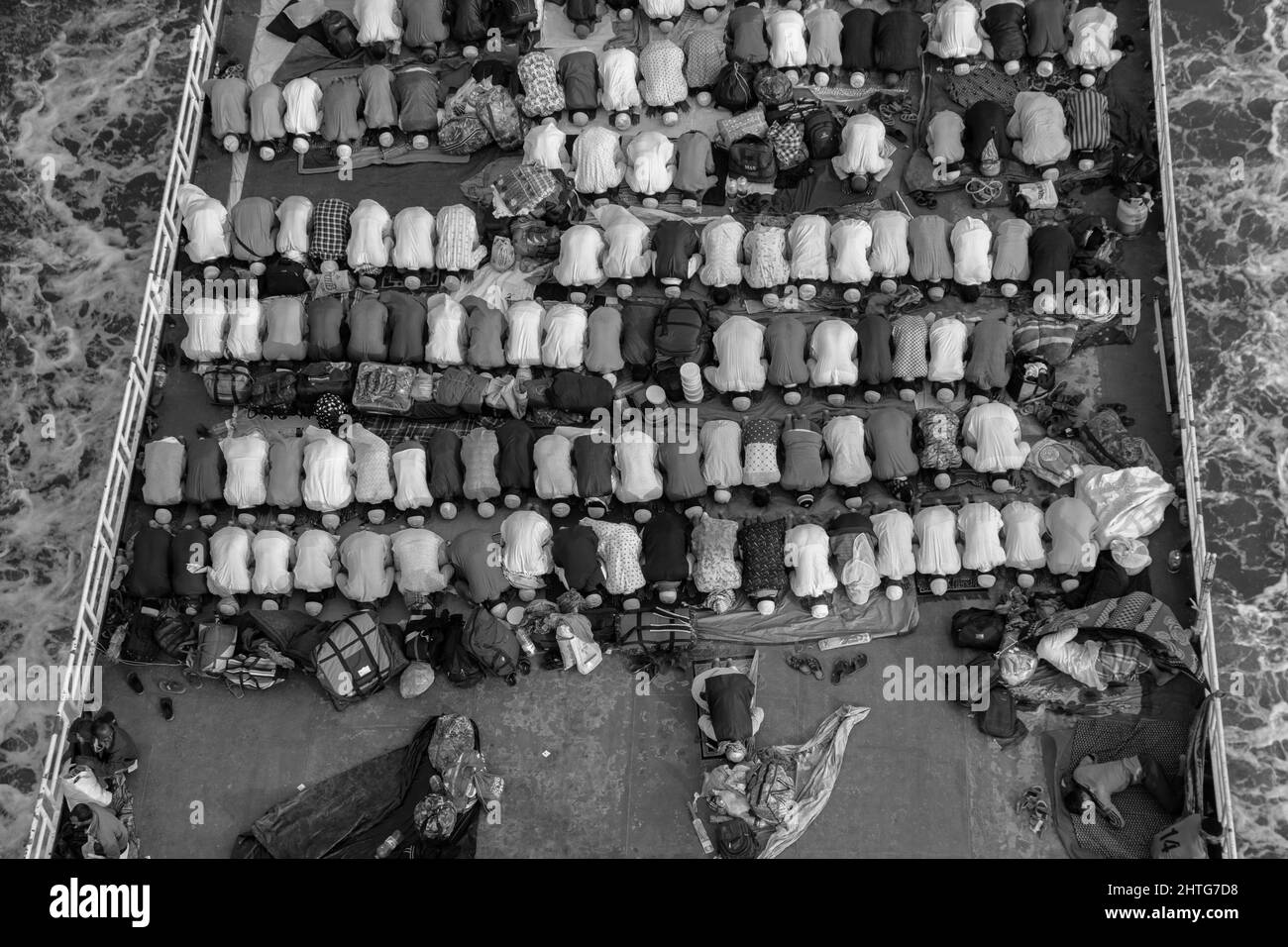 Masse de personnes de retour à la maison par lancement du congrès musulman Charmonai annuel. Cette image a été prise par moi le 28 février 2022, du Bangladesh, Sud A. Banque D'Images