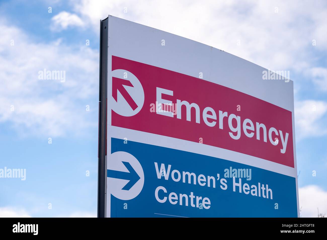 Calgary (Alberta) - le 27 février 2022 : signalisation au complexe hospitalier Foothills. Banque D'Images