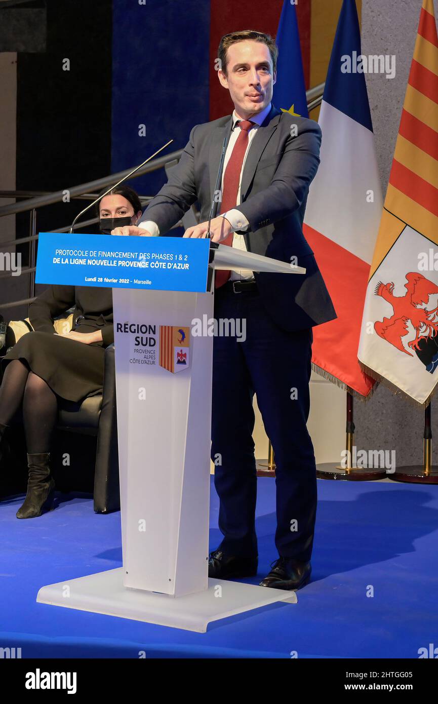 Marseille, France. 28th févr. 2022. Le ministre français des Transports Jean-Baptiste Djebbari a vu son discours devant le Conseil régional de la région du Sud. Le ministre français des Transports Jean-Baptiste Djebbari rencontre le président de la région Sud Renaud Muselier à Marseille. Il confirme par la signature d'un contrat d'investissement la création de la nouvelle ligne de chemin de fer Provence Côte d'Azur dont les travaux seront achevés en 2035. (Photo de Laurent Coust/SOPA Images/Sipa USA) crédit: SIPA USA/Alay Live News Banque D'Images