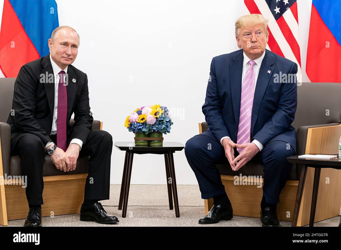 Le Président Donald J. Trump participe à une réunion bilatérale avec le Président de la Fédération de Russie Vladimir Poutine lors du Sommet du Japon de G20 le vendredi 28 juin 2019, à Osaka, au Japon. Banque D'Images