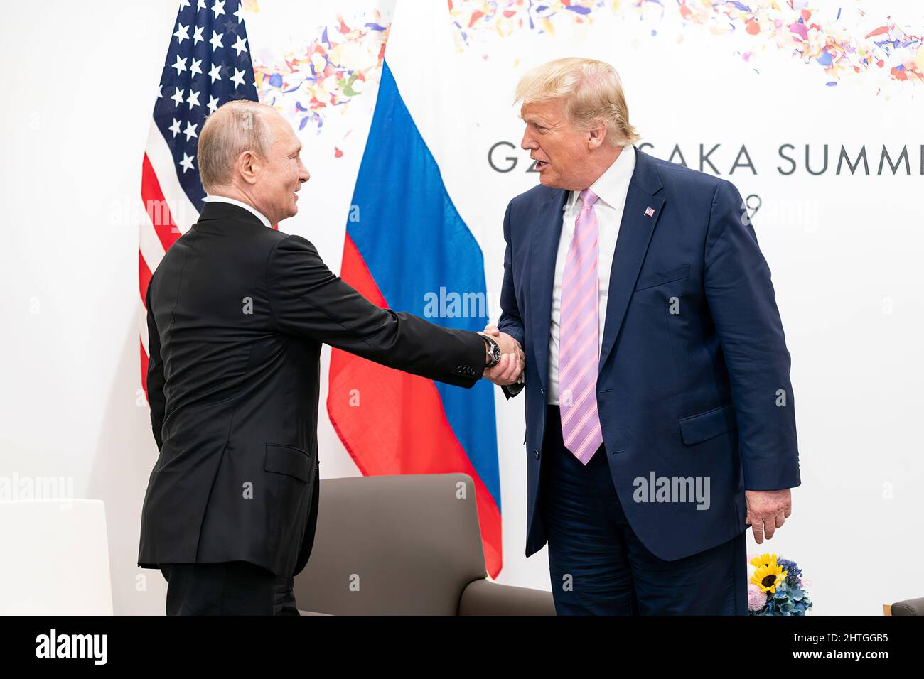 Le Président Donald J. Trump participe à une réunion bilatérale avec le Président de la Fédération de Russie Vladimir Poutine lors du Sommet du Japon de G20 le vendredi 28 juin 2019, à Osaka, au Japon. Banque D'Images