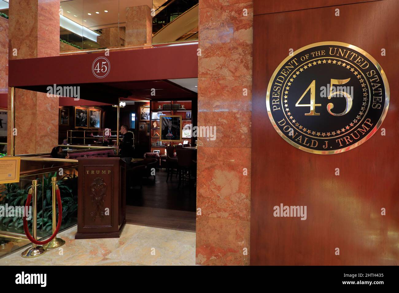 45 Wine & Whiskey aka Trump Bar à l'intérieur de la Trump Tower au 725 5th Avenue.Midtown Manhattan.New York City.NY.USA Banque D'Images