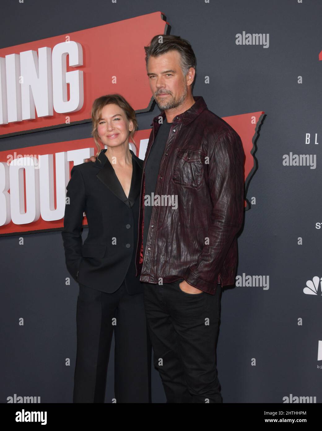 28 Fevrier 22 Los Angeles Californie Etats Unis Renee Zellweger L Et Josh Duhamel A A Est A La Page De Pamemc Premiere Tapis Rouge A L Hotel Maybourne De Los Angeles Californie Image De