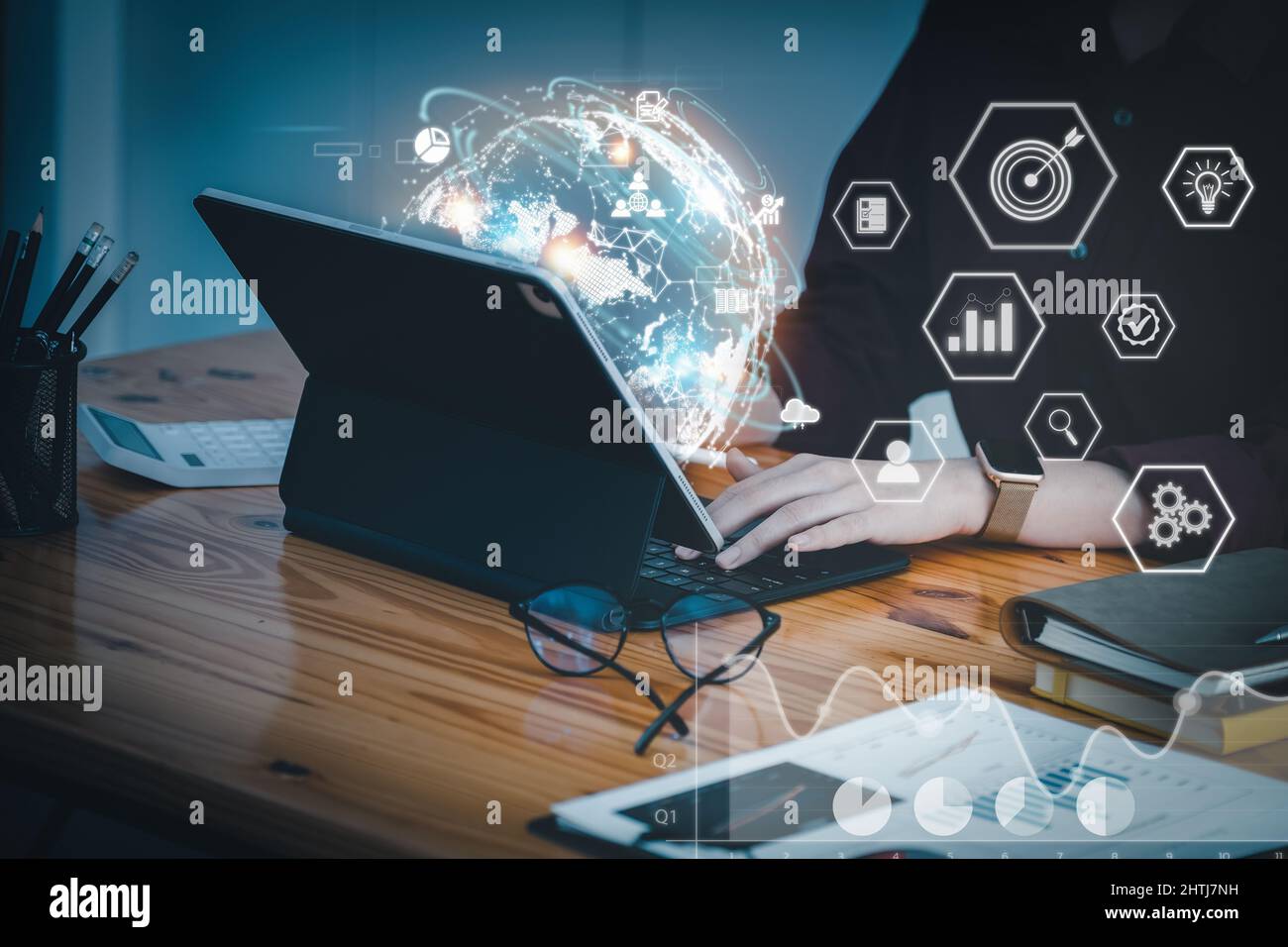 Le concept de la technologie de marketing numérique par l'utilisation de tablettes, l'analyse de données, métaverse, big data, Business global Internet, réseau mondial Banque D'Images