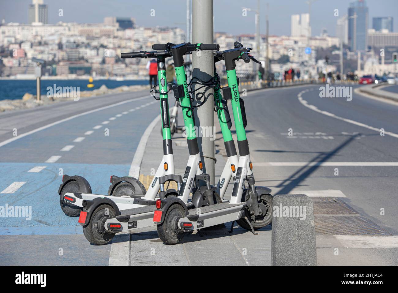 ISTANBUL, TURQUIE - 5 FÉVRIER 2022: Scooter électrique rentable que par la  compagnie turque Marti. Transport urbain à courte distance avec alternative  ec Photo Stock - Alamy
