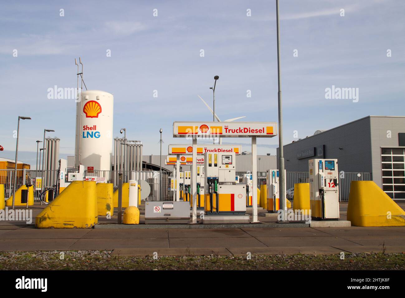 Station-citerne Shell pour camions diesel et GNL à Doelwijk à Waddinxveen aux pays-Bas Banque D'Images