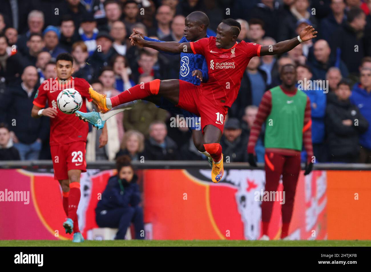 Sadio Mane de Liverpool et Ngolo Kante de Chelsea - Chelsea v Liverpool, Carabao Cup final, Wembley Stadium, Londres (Wembley) - 27th février 2022 usage éditorial exclusif - restrictions DataCo Banque D'Images