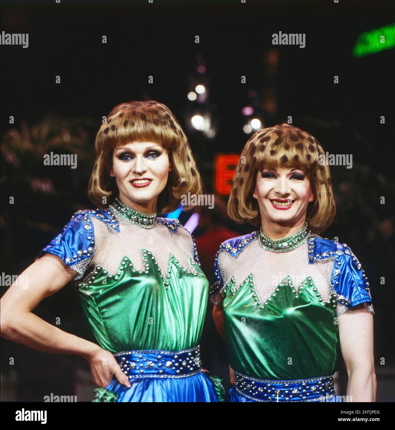 Mary und Gordy, deutsches Travestie-Duo, bestehend aus Georg Preuße (liens) und Reiner Kohler, als Frauen in der Show 'Willkommen im Club', Deutschland 1986. Banque D'Images