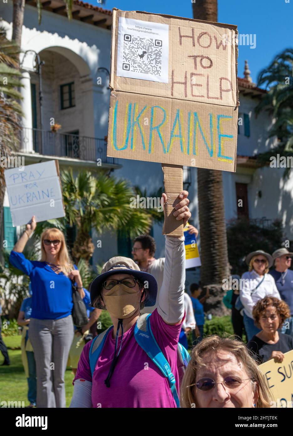 Santa Barbara, États-Unis. 28th févr. 2022. Rassemblement de Santa Barbara pour l'Ukraine au palais de justice du comté de Santa Barbara à Santa Barbara, CA, le 28 février 2022. Le rassemblement a eu lieu pour inviter tous les Ukrainiens, les Russes et les Américains de la région de Santa Barbara à venir exprimer leur soutien pour aider l'Ukraine à arrêter la guerre de Poutine. (Photo de Rod Rolle/Sipa USA) Credit: SIPA USA/Alay Live News Banque D'Images