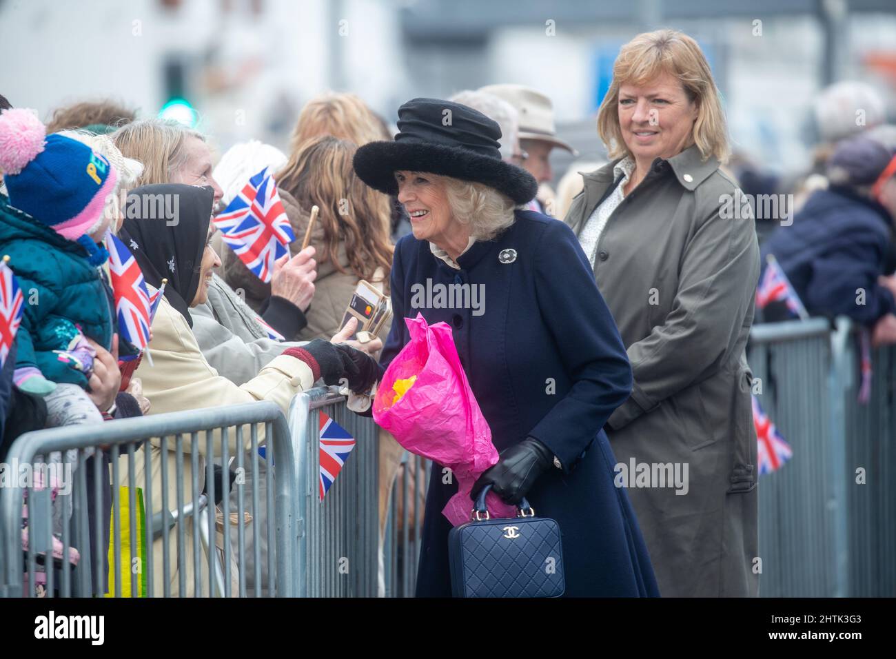 Southend-on-Sea, Essex, 1st 2022 mars, Camilla, la duchesse de Cornwall accueille les membres du public lors d'une visite à Southend Credit: Lucy North/Alay Live News Banque D'Images