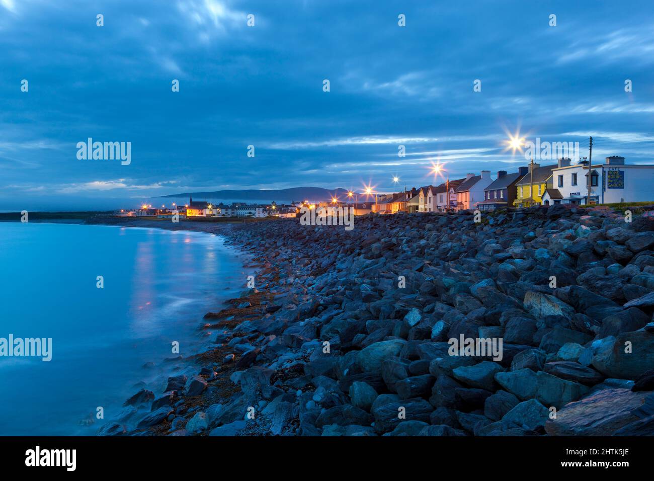 Front de mer au crépuscule, Waterville, péninsule d'Iveragh, comté de Kerry, Irlande Banque D'Images