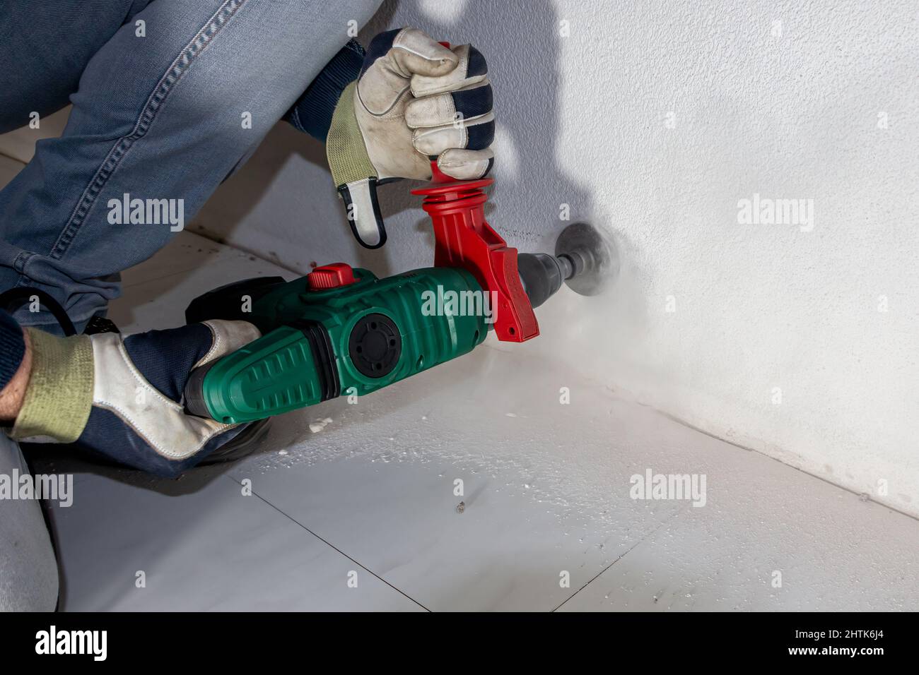 Percer un trou dans un mur en béton en préparation