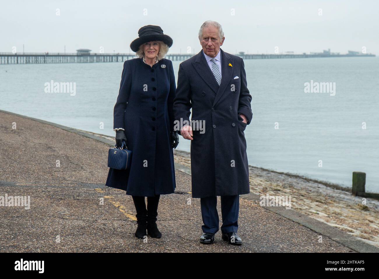 Southend-on-Sea (Essex), 1st 2022 mars, Prince Charles, Prince de Galles et Camilla, duchesse de Cornwall devant le quai de Southend. Banque D'Images