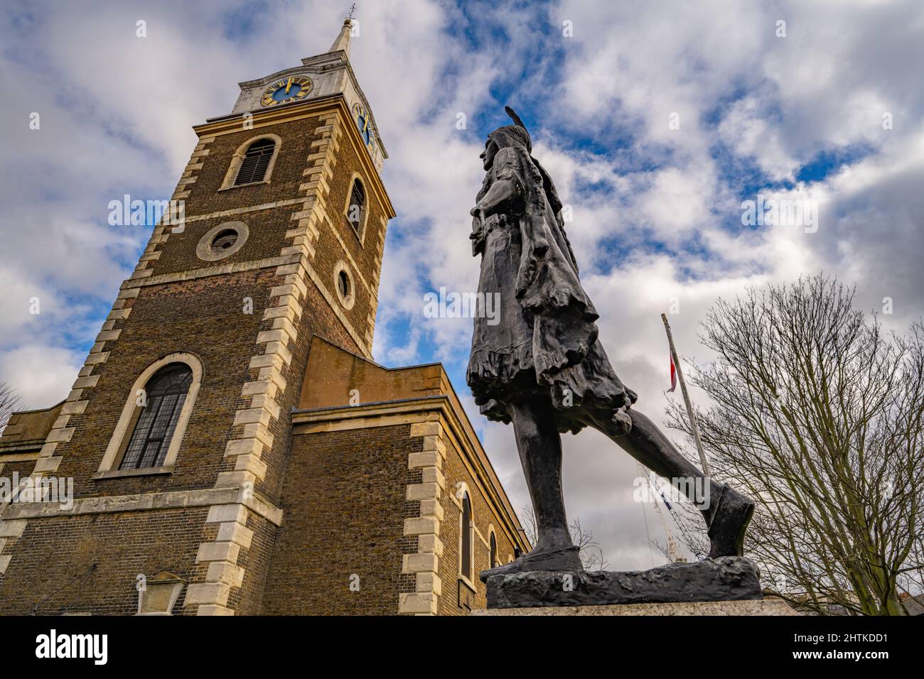 Église Saint-Georges et statue de Pocahontas à Gravesend Kent Banque D'Images