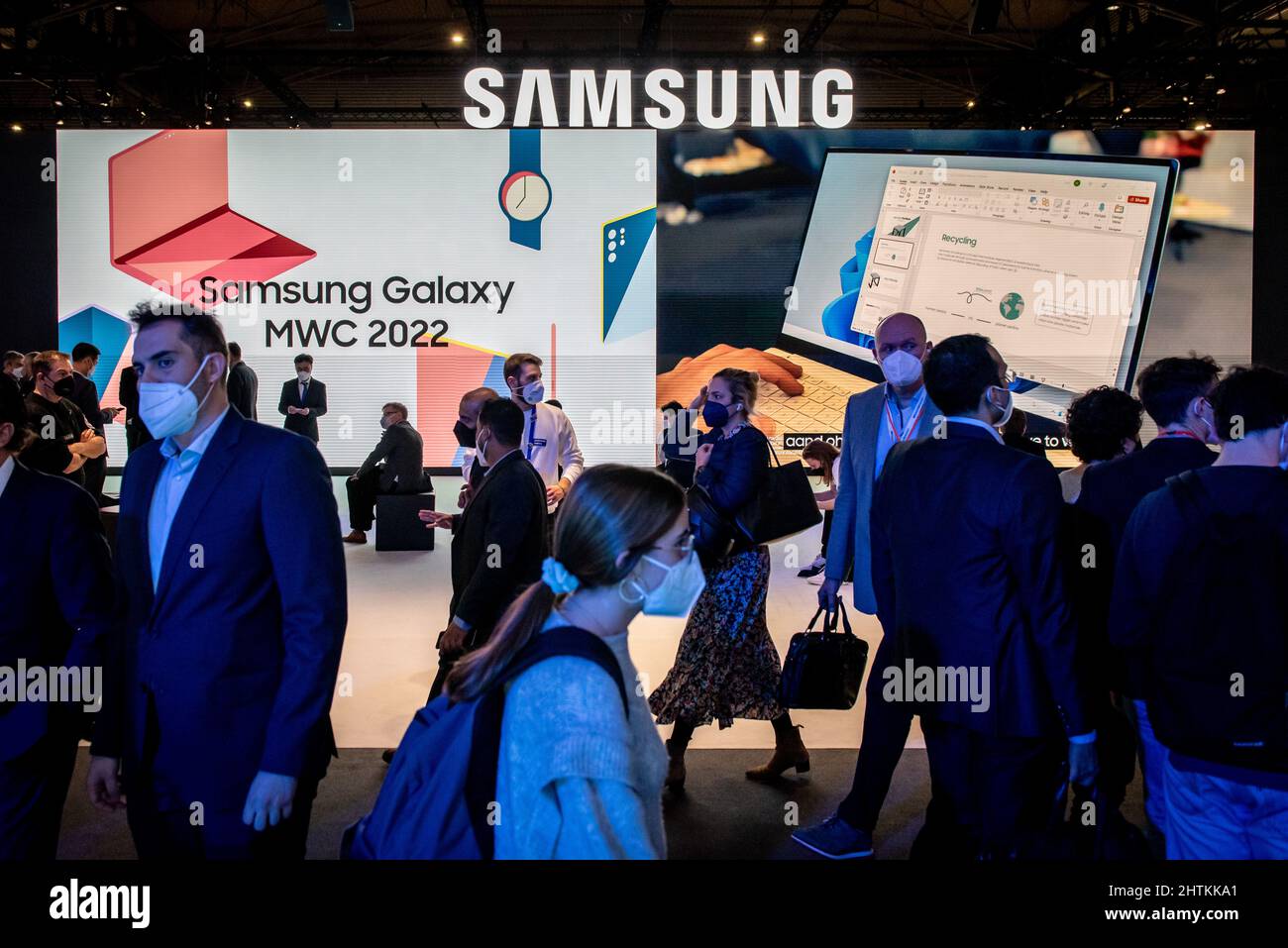 La marque Samsung au pavillon de l'entreprise lors du GSMA Mobile World Congress 2022 à Barcelone, l'événement le plus important au monde sur les appareils mobiles commun Banque D'Images