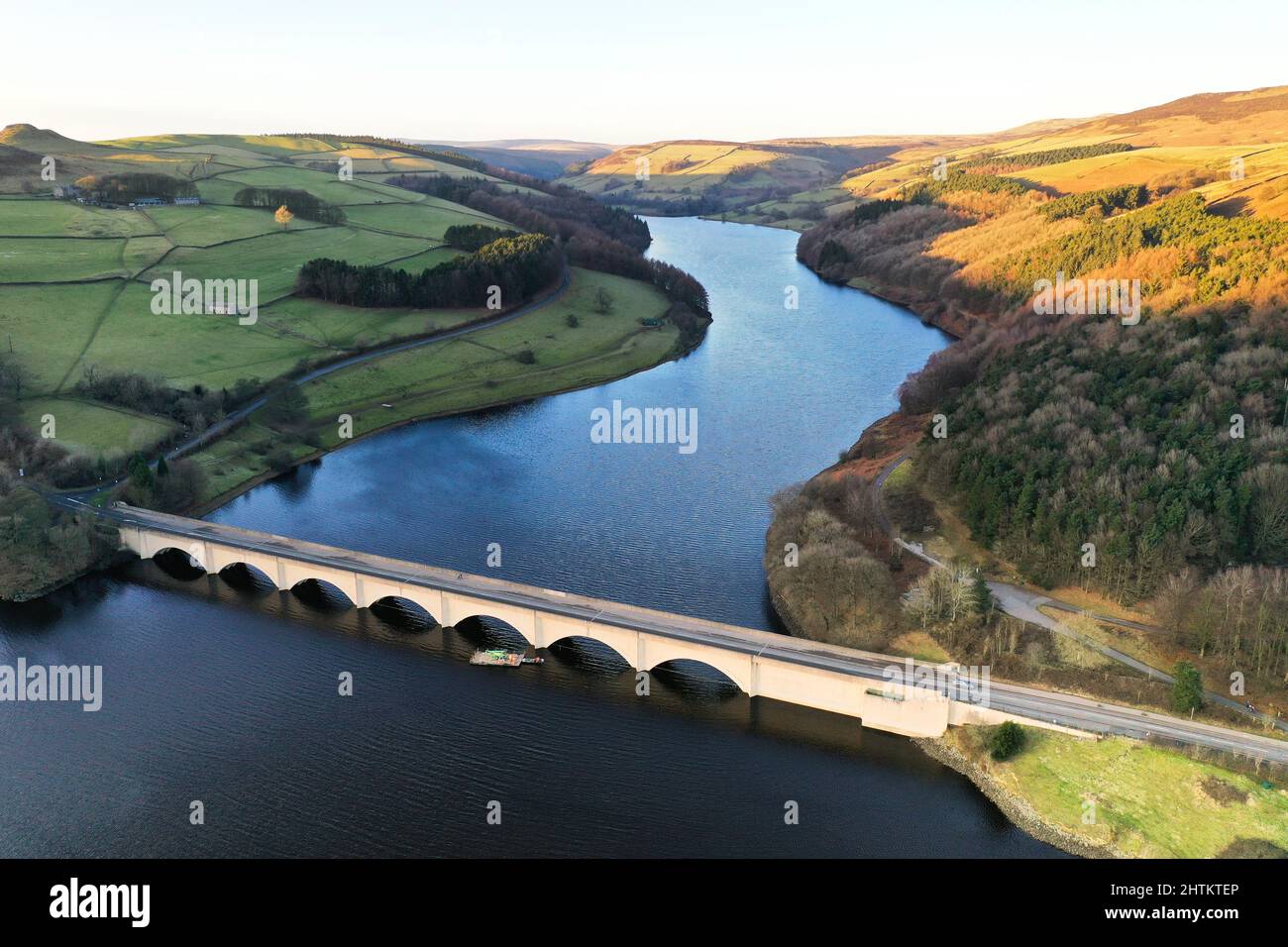 Vue aérienne du réservoir Ladybower par drone Banque D'Images