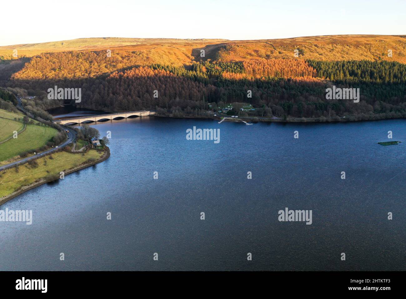 Vue aérienne du réservoir Ladybower par drone Banque D'Images