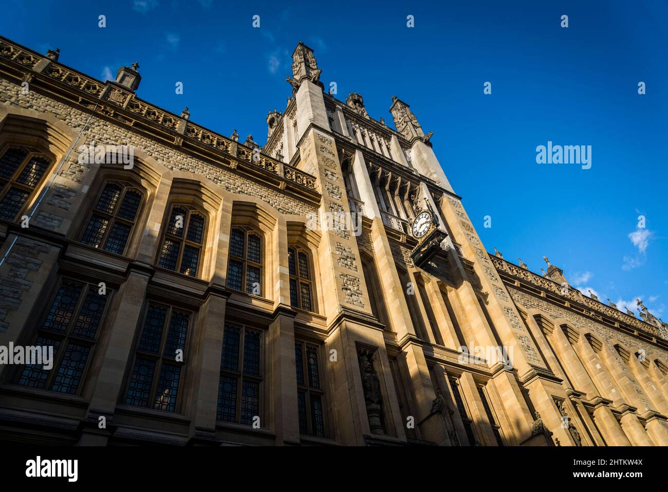 La bibliothèque de Maughan avec le Clocktower, est la principale bibliothèque de recherche universitaire du King's College de Londres, faisant partie du campus de Strand, à Londres, Banque D'Images