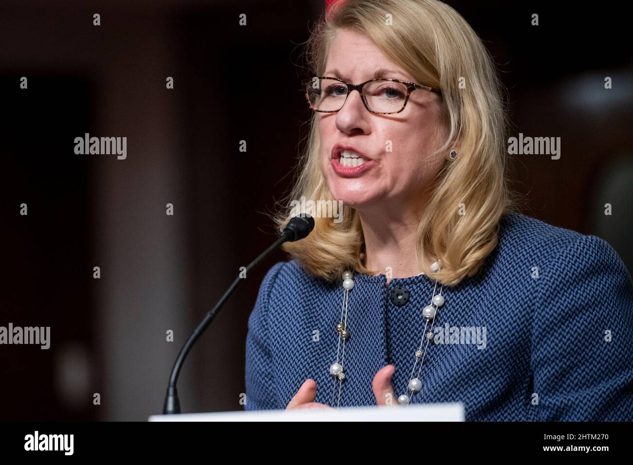 Heather Conley, présidente du Fonds Marshall allemand des États-Unis, comparaît devant une audience du Comité sénatorial des services armés pour examiner les défis et la stratégie de sécurité mondiale, dans l'édifice Dirksen du Bureau du Sénat à Washington, DC, le mardi 1 mars 2022. Crédit : Rod Lamkey/CNP Banque D'Images