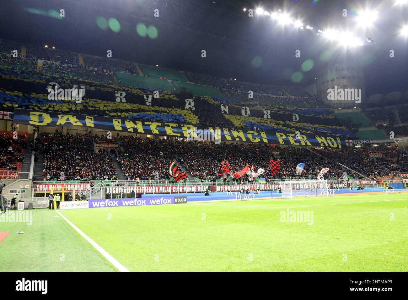 MILAN ITALIE- Mars 1 Stadio G Meazza FC Inter Supporters pendant le match de la coupe d'Italie entre l'AC Milan et le FC Inter au Stadio G. Meazza le 1 2022 mars à Milan, Italie. Credit: Christian Santi/Alay Live News Banque D'Images MILAN ITALIE- Mars 1 Stadio G Meazza FC Inter Supporters pendant le match de la coupe d'Italie entre l'AC Milan et le FC Inter au Stadio G. Meazza le 1 2022 mars à Milan, Italie. Credit: Christian Santi/Alay Live News Banque D'Images