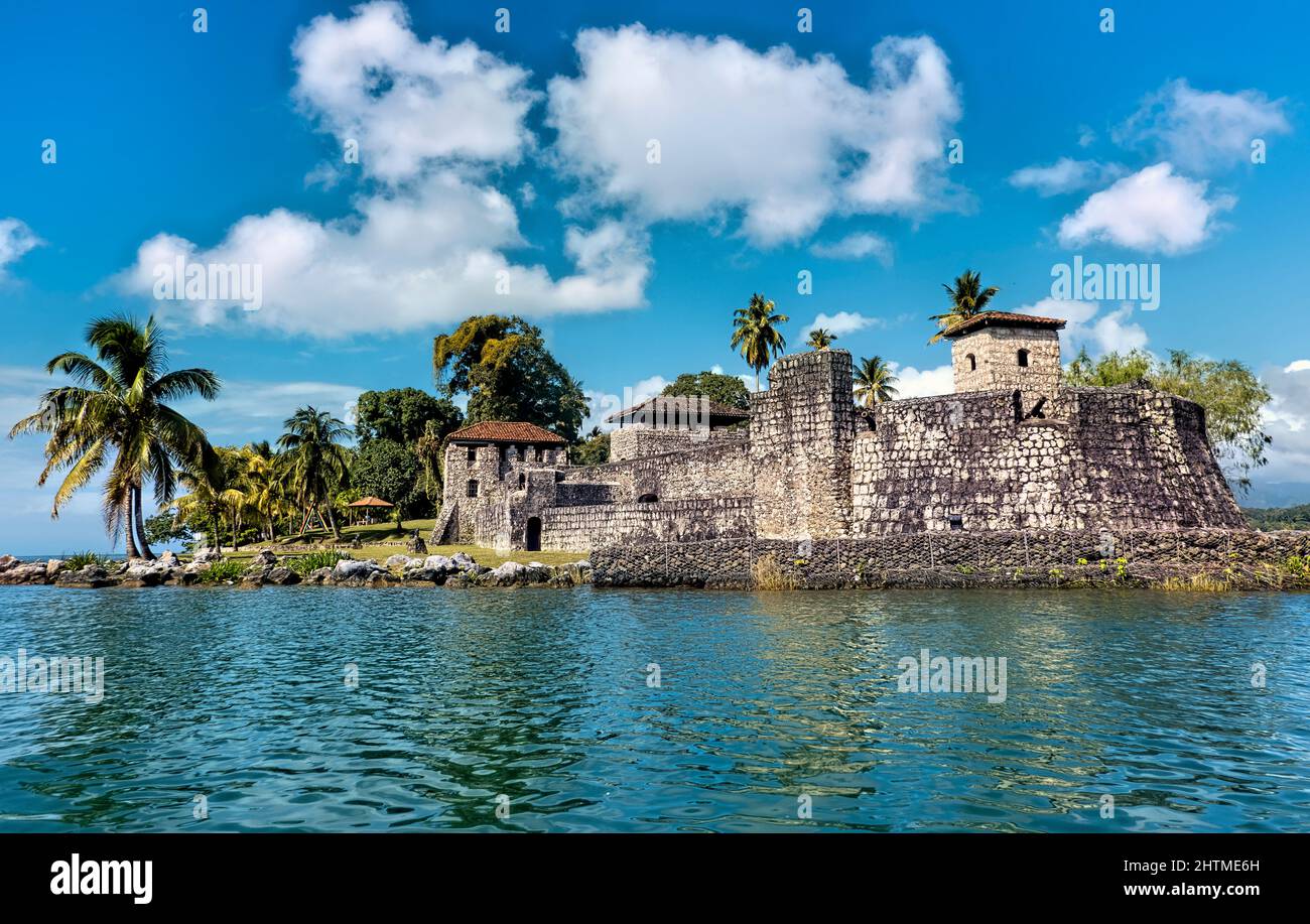 Château de San Felipe de Lara sur le lac Izabal, Rio Dulce, Guatemala Banque D'Images